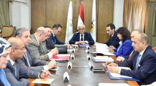 وزير التربية والتعليم يترأس اجتماع...