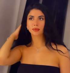 شاهد.. كارولين عزمي تخطف الأنظار...