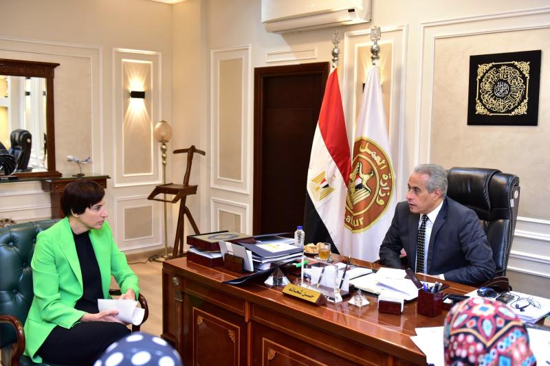 وزير العمل بحث مع السفيرة القبرصية بالقاهرة آليات تنفيذ خطة إرسال عِمالة مصرية إلى قبرص