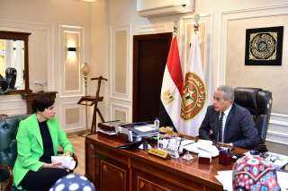 وزير العمل بحث مع السفيرة...