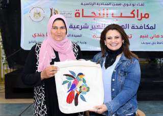 وزيرة الهجرة تعقد مؤتمرا جماهيريا...