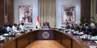 رئيس الوزراء يلتقي وزير الإدارة...