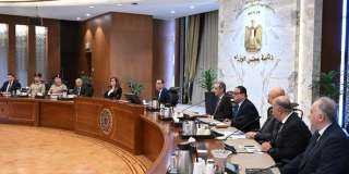 رئيس الوزراء يتابع الموقف التنفيذي...