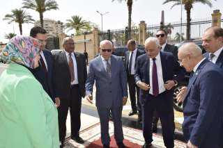 محافظ بورسعيد يستقبل وزير التربية...