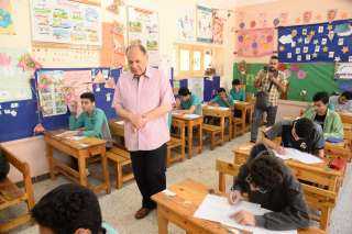 محافظ أسيوط يتفقد لجان امتحانات...