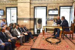 وزير النقل يطمئن على انتظام...