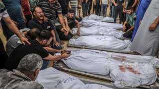 استشهاد 22 فلسطينيا قرب مستشفى...