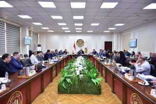 وزير العمل يُعلن عدم إدراج...