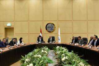 وزير النقل يبحث مع ...