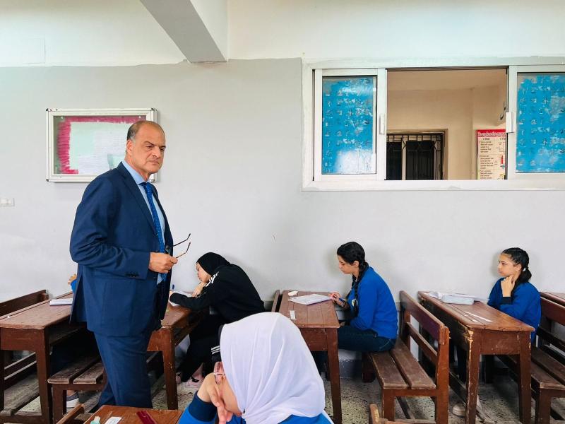 محافظ الإسماعيلية يتابع انتظام امتحانات الشهادة الإعدادية للعام الدراسي ٢٠٢٣/ ٢٠٢٤