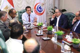 وزير الصحة يجتمع باللجنة الاستشارية...