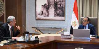 رئيس الوزراء يُتابع عددًا من...