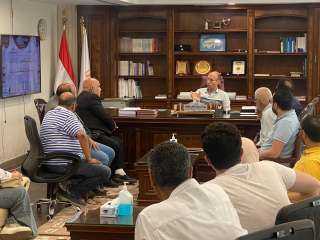 رئيس جهاز القاهرة الجديدة يجتمع...