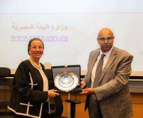 ياسمين فؤاد ضيف ”صالون النيل”...