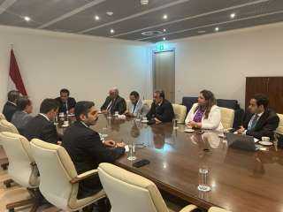 وزير الصحة يعقد اجتماعًا مع...