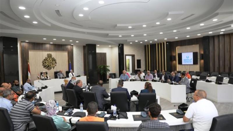 محافظ أسوان يترأس اجتماع مجلس الصحة الإقليمى