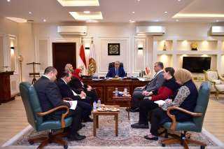 وزير العمل يلتقى سفير هولندا...