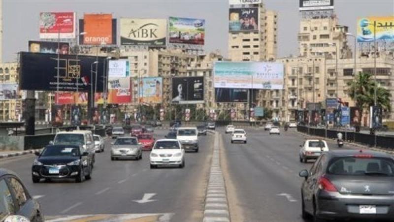 انتظام حركة السيارات بشوارع ومحاور القاه
