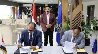 وزارة العمل : تعاون مع...