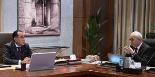 رئيس الوزراء يواصل مناقشة المقترحات...