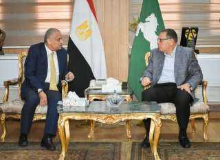 محافظ الشرقية يلتقي رئيس مجلس...
