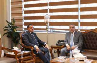 هشام آمنة يتابع مع محافظ...