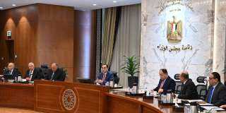 رئيس الوزراء يترأس اجتماع اللجنة...