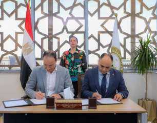 وزيرة البيئة تشهد توقيع بروتوكولى...