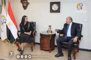 الدكتورة مايا مرسي تجتمع مع...