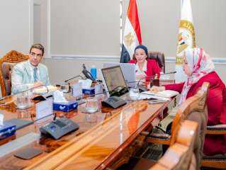 وزيرة البيئة تلتقى المديرة التنفيذية...