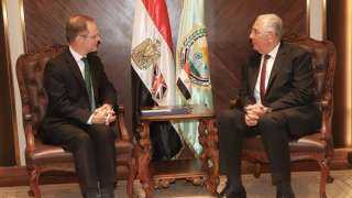 وزير الزراعة يبحث مع سفير...