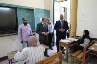 محافظ المنيا يتفقد لجان الثانوية...