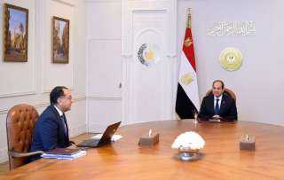 الرئيس السيسى يتابع مع رئيس...