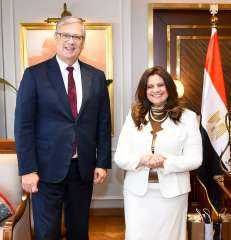 وزيرة الهجرة تستقبل سفير هولندا...
