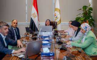 وزيرة البيئة تستعرض إنجازات مشروع...
