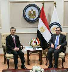 وزير البترول يستقبل أوكا هيروشى...