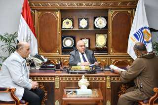 محافظ قنا ونائبه يواصلان استقبال...