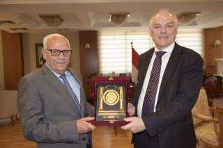 محافظ بورسعيد يستقبل سفير دولة...