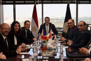وزير السياحة والآثار يبحث مع...