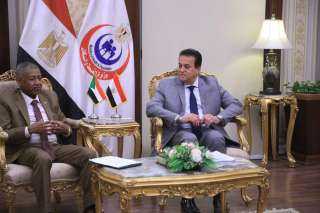 وزير الصحة يستقبل سفير السودان...