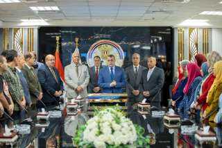 وزير الانتاج الحربى العاملين يهنىء...