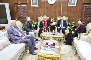 محافظ المنوفية يستقبل القس رأفت...