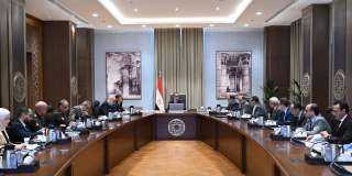 رئيس الوزراء يستعرض المقترح المقدم...
