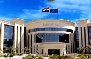 ضبط طالب بقنا لقيامه بإدارة...