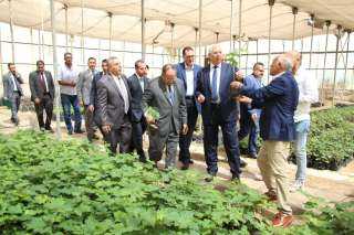 وزير الزراعة يتفقد معمل سمارت...