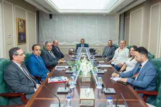 وزير اللإنتاج الحربي يستقبل ممثلي...