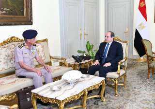 الرئيس السيسي يستقبل وزير الدفاع...
