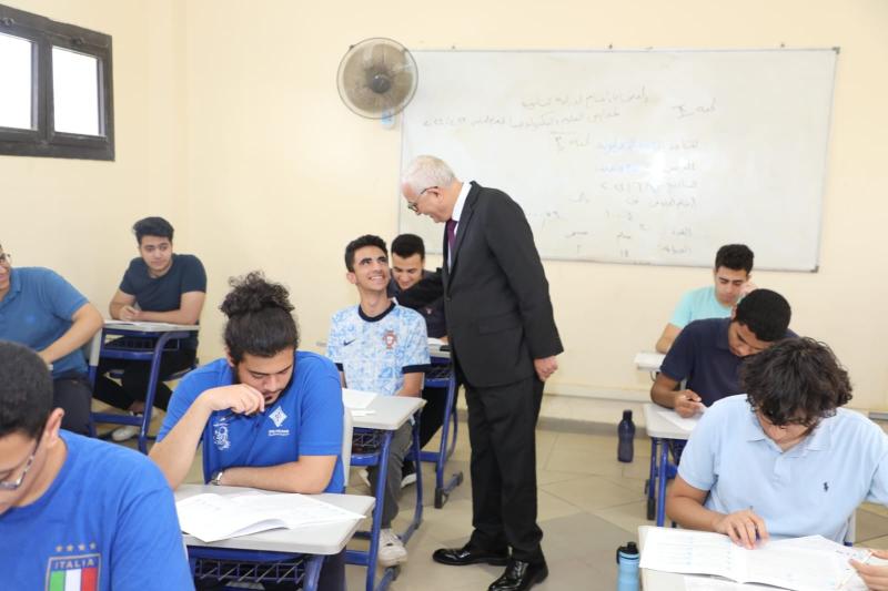 وزير التربية والتعليم يتفقد امتحانات الثانوية العامة بمدرسة ”STEM” ومدرسة ٦ أكتوبر للمكفوفين بمدينة السادس من أكتوبر