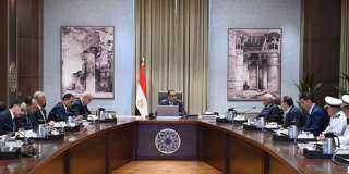 رئيس الوزراء يتابع الموقف التنفيذي...