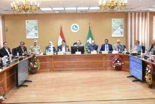 محافظ الشرقية يترأس إجتماع المجلس...